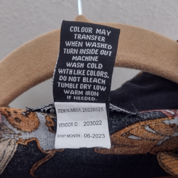 Hot Topic Grunge Moth Short Sleeve Button Down Shirt Men's Size M - Picture 13 of 13